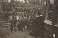 50.  Duits muziekkorps bij Villa Simpang aan de Burgemeester de Raadtsingel tijdens de tweede wereldoorlog in Dordrecht thumbnail