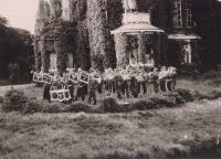 55.  Duits muziekkorps bij Villa Simpang aan de Burgemeester de Raadtsingel tijdens de tweede wereldoorlog in Dordrecht thumbnail