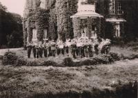 56.  Duits muziekkorps bij Villa Simpang aan de Burgemeester de Raadtsingel tijdens de tweede wereldoorlog in Dordrecht thumbnail