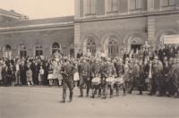 67.  Duitse troepen op de burgemeester de Raadtsingel in Dordrecht thumbnail