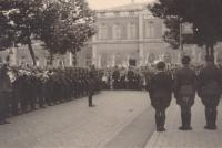 70.  Erewacht op de Stationsweg in Dordrecht thumbnail