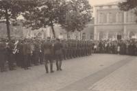 71.  Erewacht op de Stationsweg in Dordrecht thumbnail