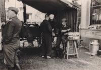 85. Duitse militairen bij villa Rozenburg aan de Burgemeester de Raadtsingel in Dordrecht tijdens de Tweede Wereldoorlog thumbnail