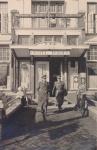 94. German Luftwaffe officers in front of Hotel Ponsen on the Burgemeester de Raadtsingel in Dordrecht during the Second World War. thumbnail