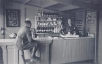 97. German soldiers in the bar of Hotel Ponsen on the Burgemeester de Raadtsingel in Dordrecht during the Second World War thumbnail