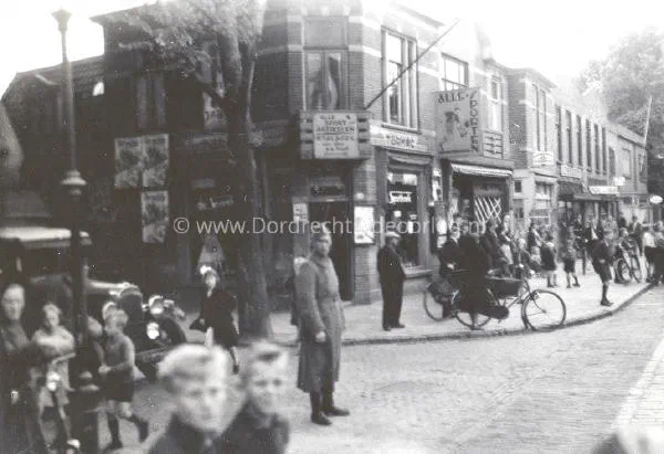 11. Een mooie foto met een Nederlandse soldaat tijdens de tweede wereldoorlog. image