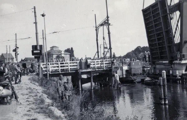Hoornbrug te Rijswijk tijdens de tweede wereldoorlog. image
