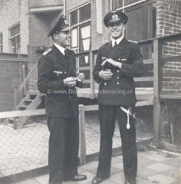 1.3 Kriegsmarine fotoalbum Dordrecht. image