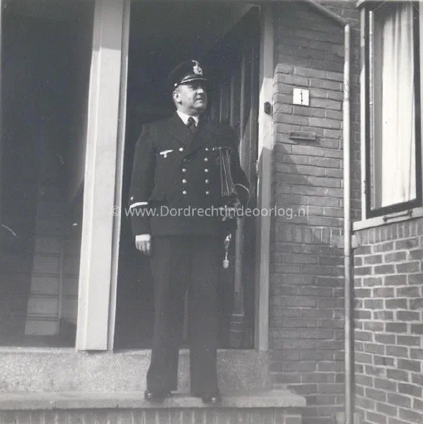 1.4 Kriegsmarine fotoalbum Dordrecht. image