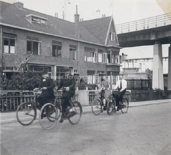 1.5 Kriegsmarine fotoalbum Dordrecht. image