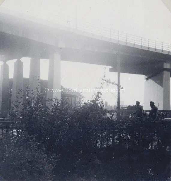 1.6 Kriegsmarine fotoalbum Dordrecht. image