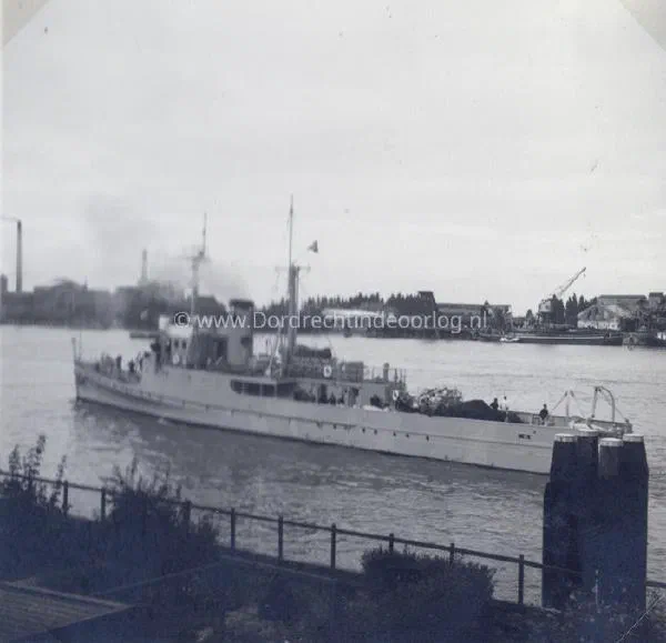 2.6 Kriegsmarine fotoalbum Dordrecht. image