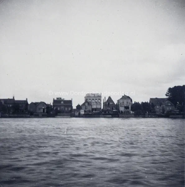 4.4 Kriegsmarine fotoalbum Dordrecht. image