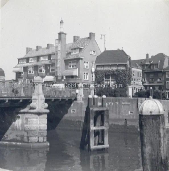 8.5 Kriegsmarine fotoalbum Dordrecht. image