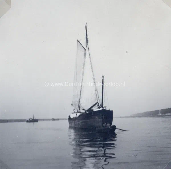 10.3 Kriegsmarine fotoalbum Dordrecht. image