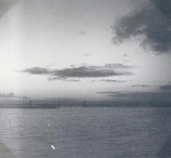 10.5 Kriegsmarine fotoalbum Dordrecht. image