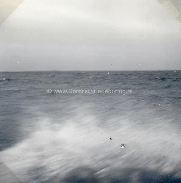 10.6 Kriegsmarine fotoalbum Dordrecht. image