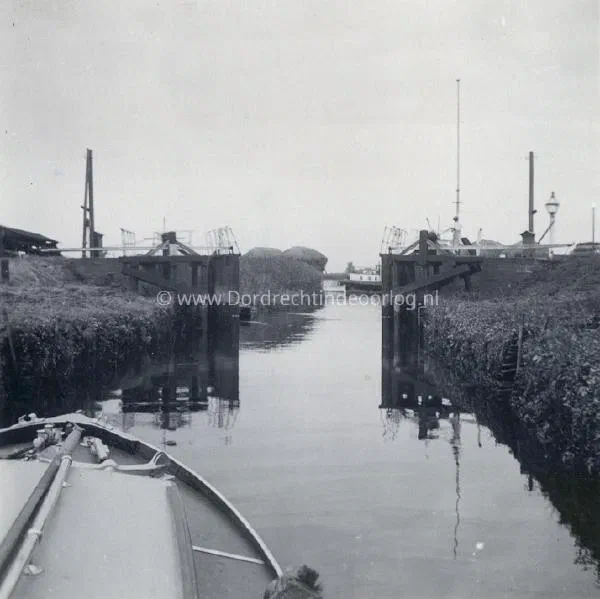 11.3 Kriegsmarine fotoalbum Dordrecht. image