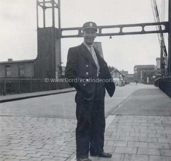 11.5 Kriegsmarine fotoalbum Dordrecht. image