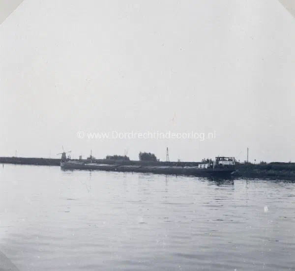 12.2 Kriegsmarine fotoalbum Dordrecht. image