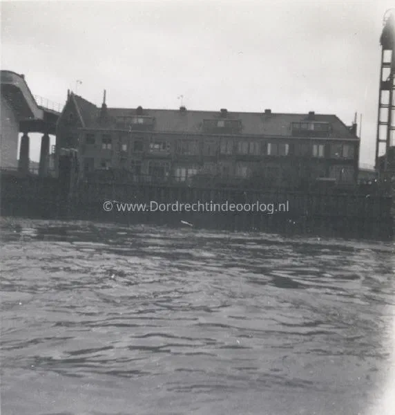 13.2 Kriegsmarine fotoalbum Dordrecht. image