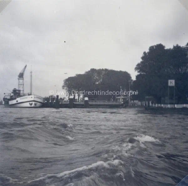 15.5 Kriegsmarine fotoalbum Dordrecht. image