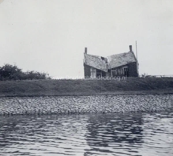 4.1 Kriegsmarine fotoalbum Dordrecht. image