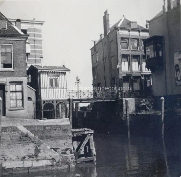 5.4 Kriegsmarine fotoalbum Dordrecht. image