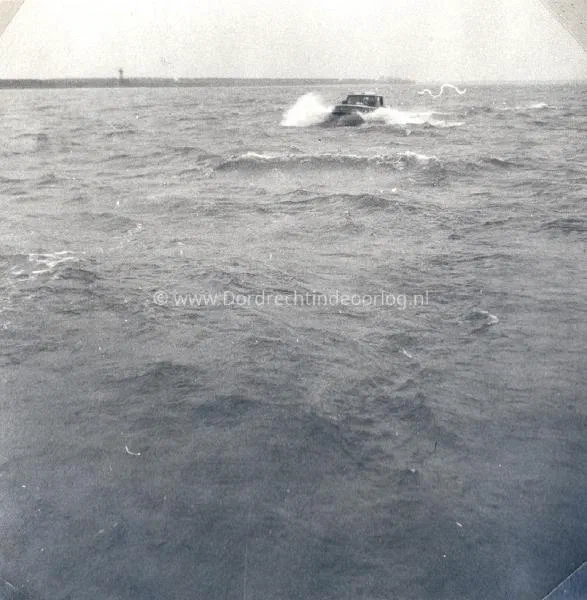 10.1 Kriegsmarine fotoalbum Dordrecht. image