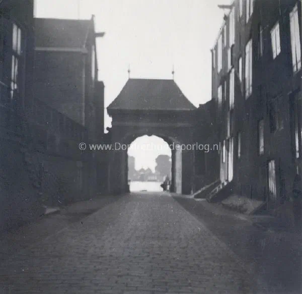 14.1 Kriegsmarine fotoalbum Dordrecht. image