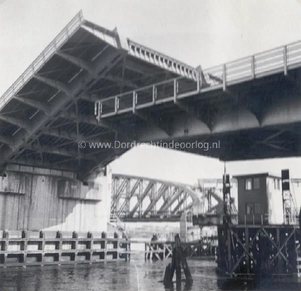 14.2 Kriegsmarine fotoalbum Dordrecht. image