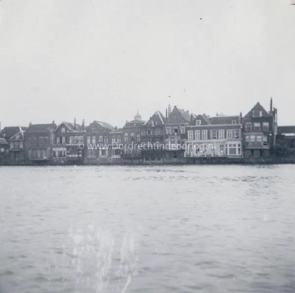 14.5 Kriegsmarine fotoalbum Dordrecht. image