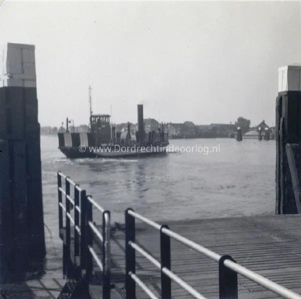 15.6 Kriegsmarine fotoalbum Dordrecht. image