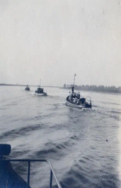 1. Duitse Kriegsmarineschepen in de buurt van Dordrecht image