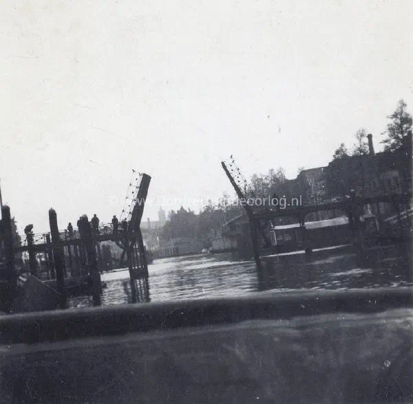 3. Kriegsmarine foto van de Lange IJzeren brug in de Nieuwe Haven image