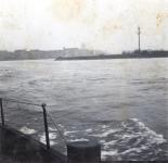 8. Zicht op Dordrecht vanaf een Kriegsmarine schip. thumbnail