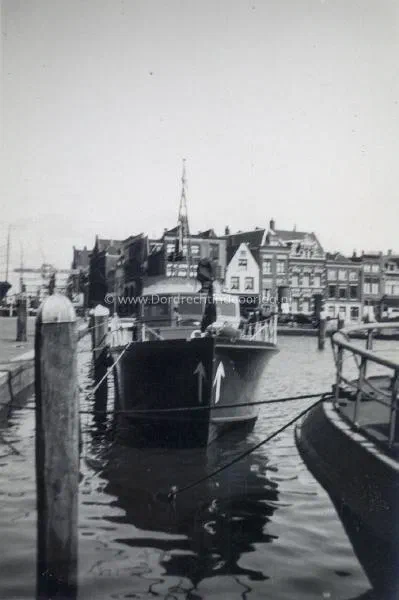13. Kriegsmarine opname Nieuwe Haven en gedeelte Kuipershaven in Dordrecht. image