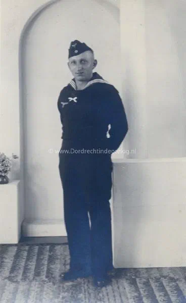 17. Kriegsmarine fotoportret Alb. Frohling Dordrecht image
