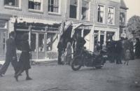 32. Dordrecht- De Vriesestraat mei 1940 thumbnail