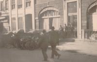 43.Het Bagijnhof in Dordrecht in mei 1940 thumbnail