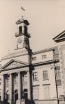 52. Het stadhuis in Dordrecht met de Duitse swastika vlag in mei 1940 tijdens de tweede wereldoorlog thumbnail