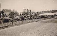 53. Duitse militaire colonne op de Rijksstraatweg in Dordrecht in mei 1940 thumbnail