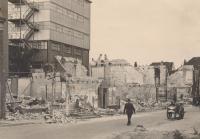 66. oorlogsschade bij de Victoriafabriek aan de Twintighuizen in Dordrecht - mei 1940 thumbnail