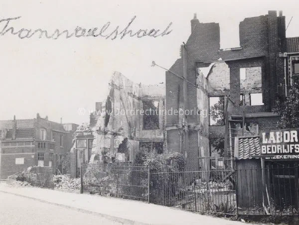 18. Vernielde woonhuizen aan de Transvaalstraat FDM1940 18 image