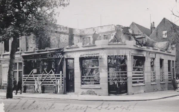 1. Oorlogsschade aan de hoek Singel en Beverwijcksplein FDM1940 1 image