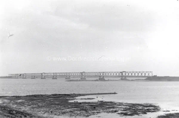19. De Verkeersbrug van Moerdijk. image