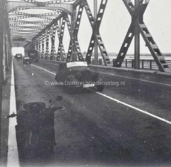 20. Verkeersbrug Moerdijk. image
