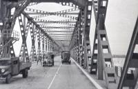 23. Verkeer over de Moerdijkbrug. thumbnail