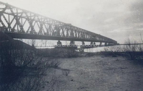 25. De verkeersbrug van Moerdijk. image