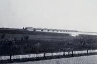5. De Spoorbrug van Moerdijk tijdens de tweede wereldoorlog. thumbnail
